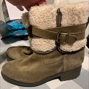 UGG blayre boots. Size 8.5